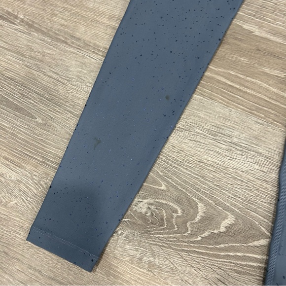 Beyond Yoga Alloy Sparkle High waisted Midi Legging in Blue & Shiny Sparkle XS - Picture 8 of 8